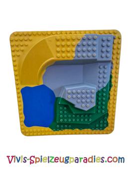 Duplo, floor plate raised 24 x 24 Four levels with lake (2295)
