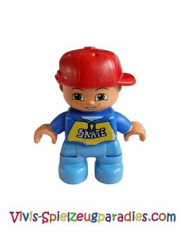 Lego , Ville, Duplo figure child boy, medium blue legs, blue top with 'SKATE' pattern, red cap (47205pb024)