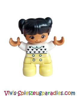 Lego Duplo Ville, Kind Mädchen, leuchtend hellgelbe Beine, weißes Oberteil mit schwarzen Herzen, schwarze Haare mit Zöpfen, mittlere Nougathaut (47205pb069)