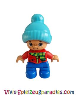Lego Ville Duplo Figur , Kind Junge,blaue Beine, rotes Oberteil mit Schal und Reißverschlussmuster, Sommersprossen, braune Augen, mittelblaue Bommelmütze (47205pb051)